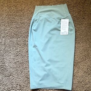 High-Rise Sage Green Pencil Skirt : Lululemon Nulu midi skirt
Size 4
